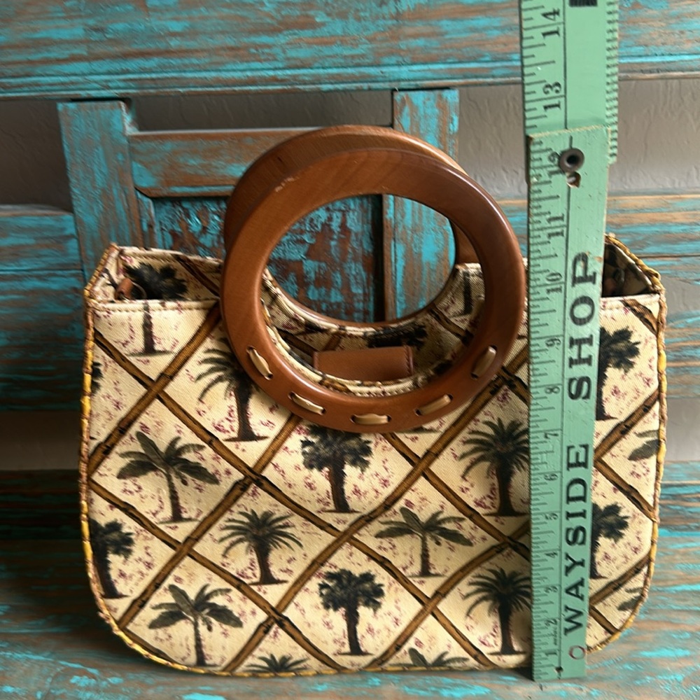 Beachy Palm Tree Print Tan Handbag with Wooden Handle - Picture 10 of 12